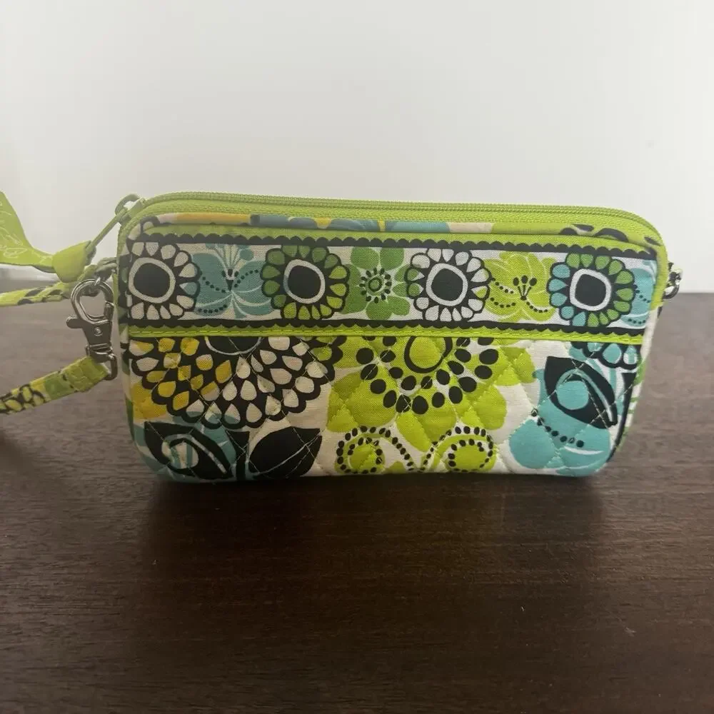 Vera‎ Bradley Limes Up Wristlet Zip Wallet Phone Case Credit Card Slots Retired